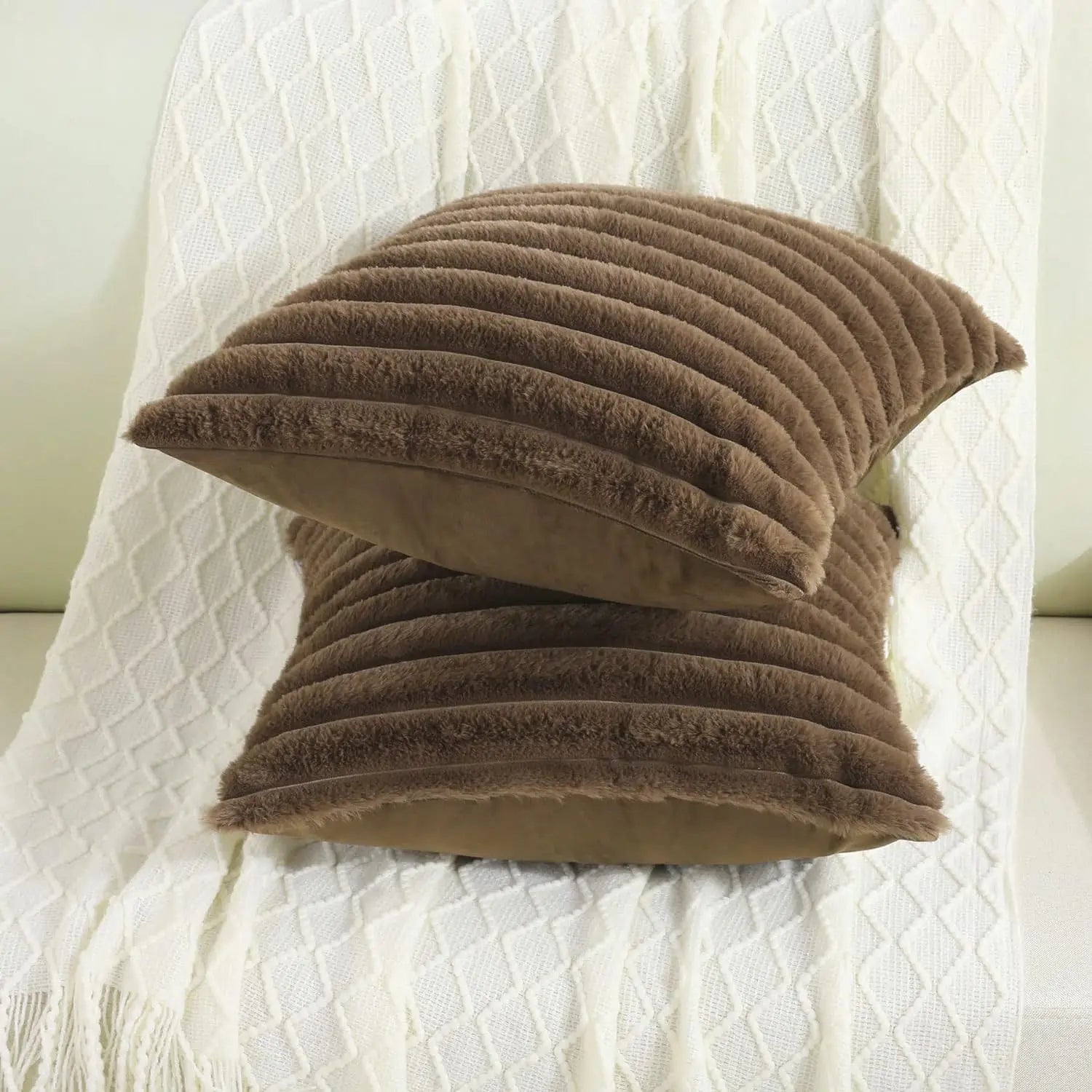 Housse de coussin carrée imitation fourrure de lapin – Rayures épaisses, ultra-douce, décoration canapé 2026